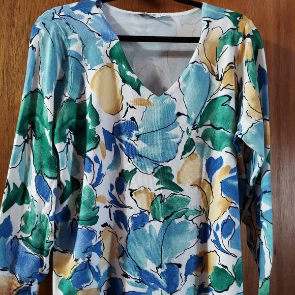 NWOT Chico's V Neck White Multi Color Floral V Neck Sweater size 2 (12/14) - Picture 1 of 1